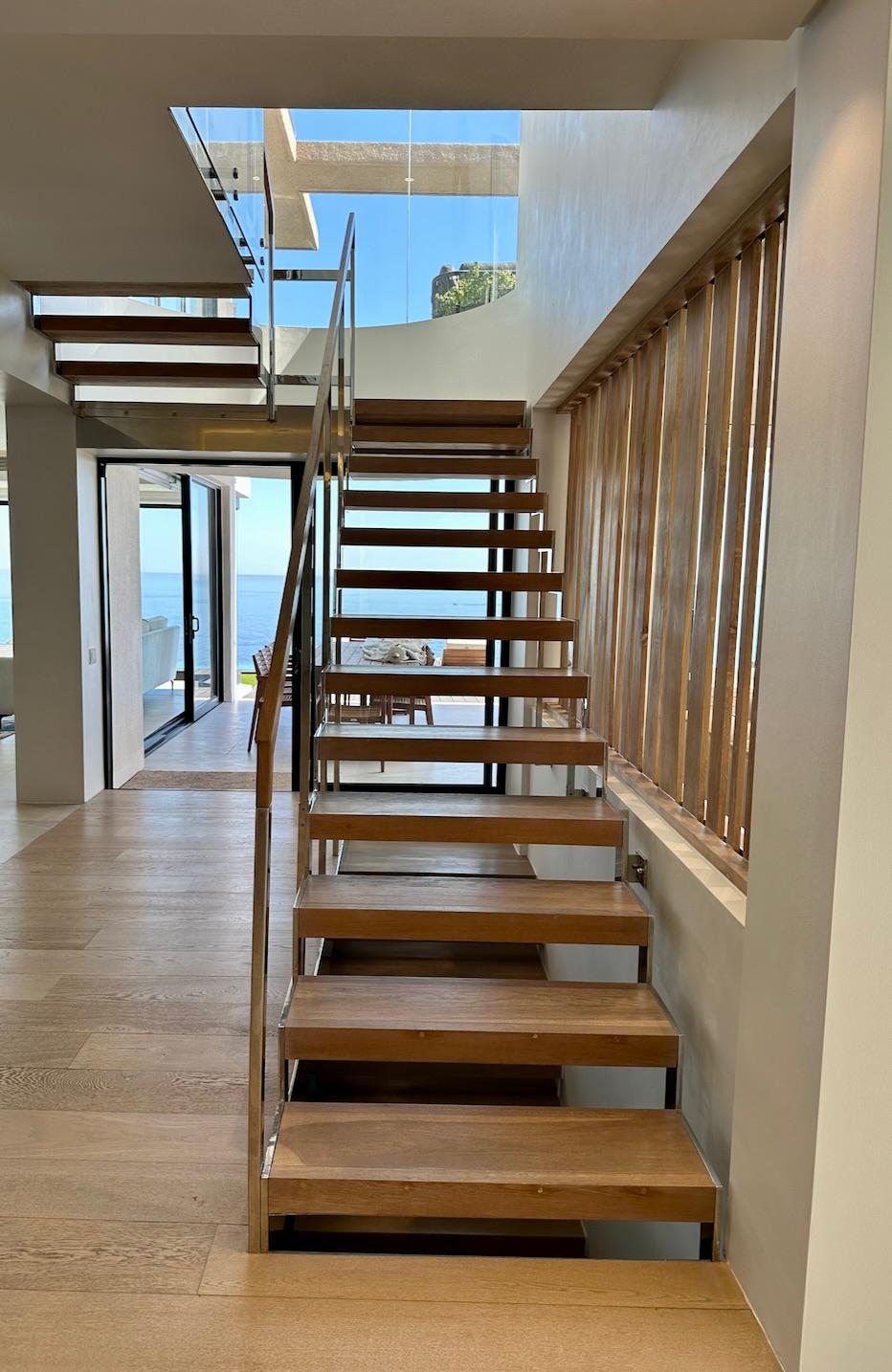 Offene Treppe mit Meerblick